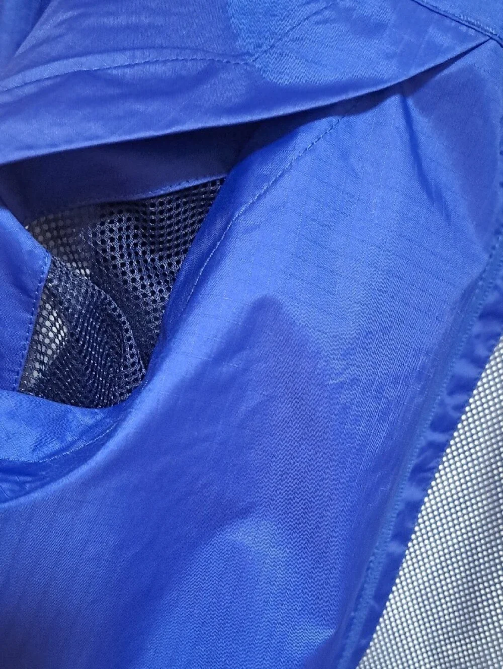 The North Face Blue Hooded Packable Rain Jacket Boys Size XL 18/20
